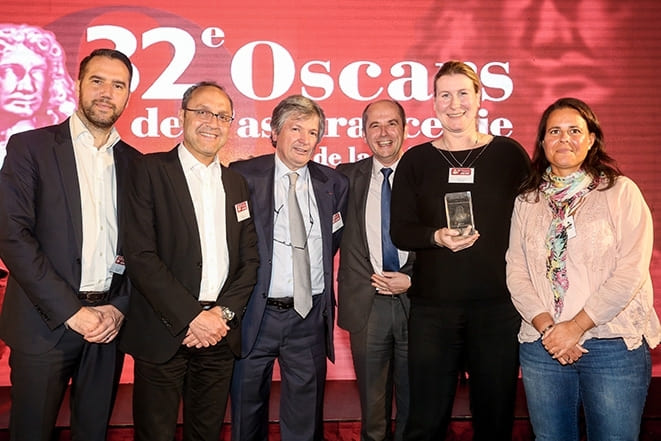 Vincent Loizeil, Directeur Général de MAPA Assurances, entouré de l'équipe de Médicis, aux Oscars de l'Assurance 2017